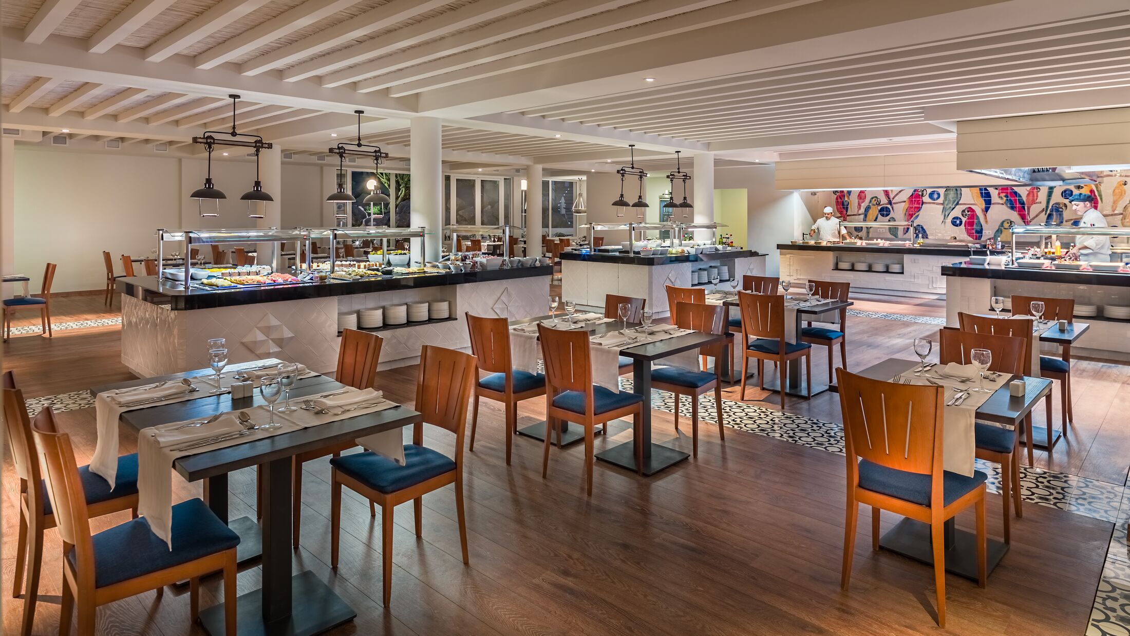 18. Parrots Restaurant