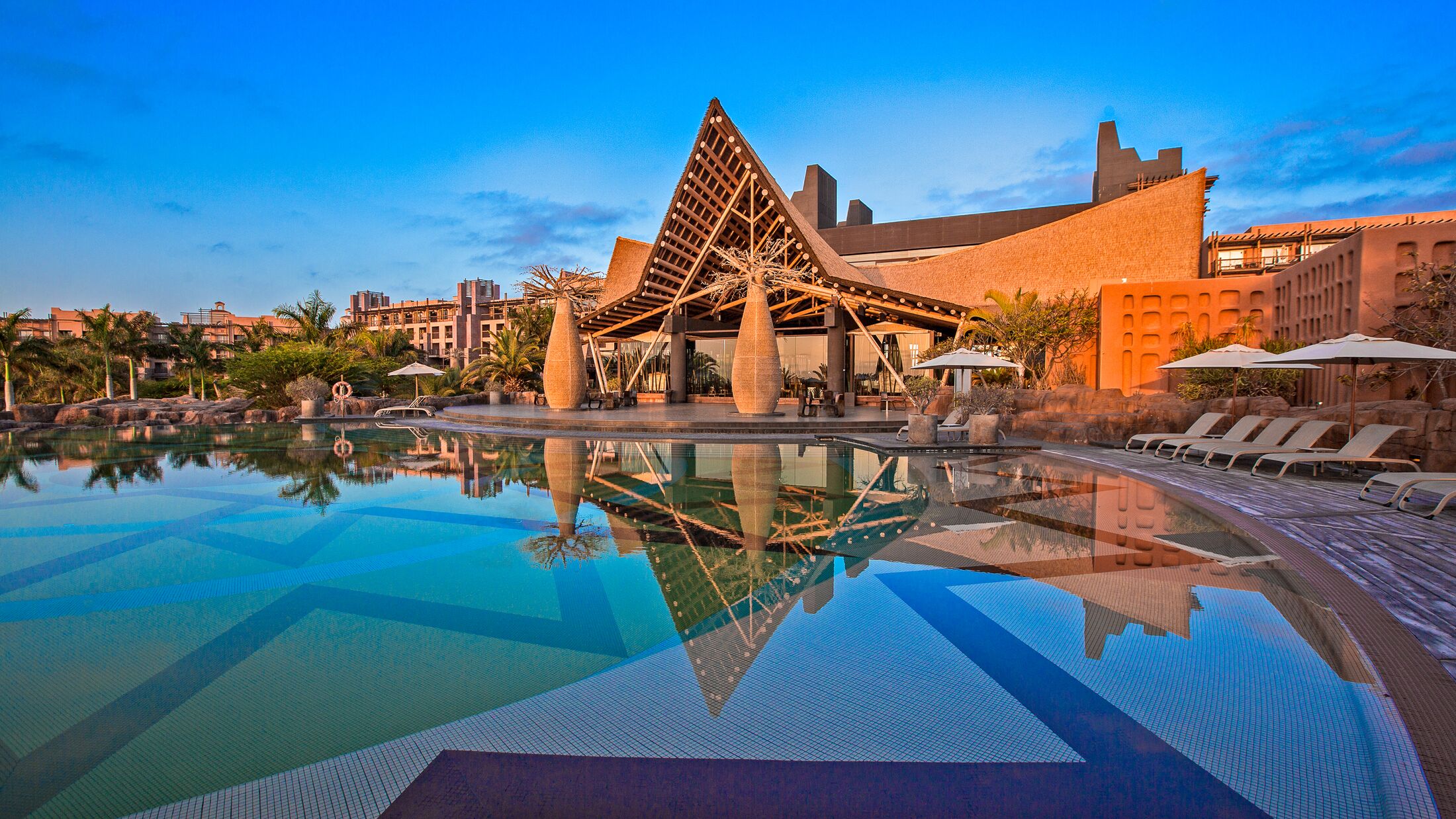 VOLCAN POOL (10)-Hybris