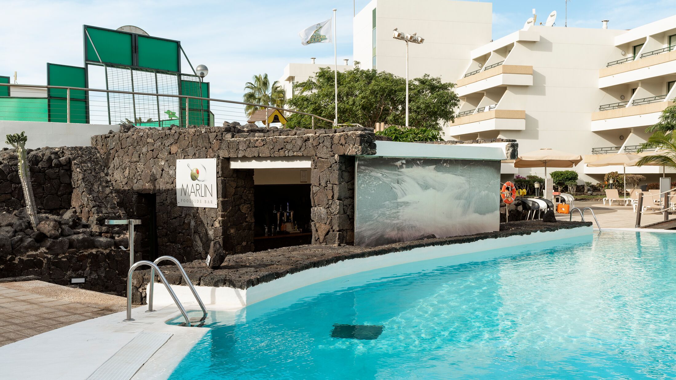 Dreams-Playa-Dorada-2024-Marlin-Pool-Bar-002-121950-Hybris