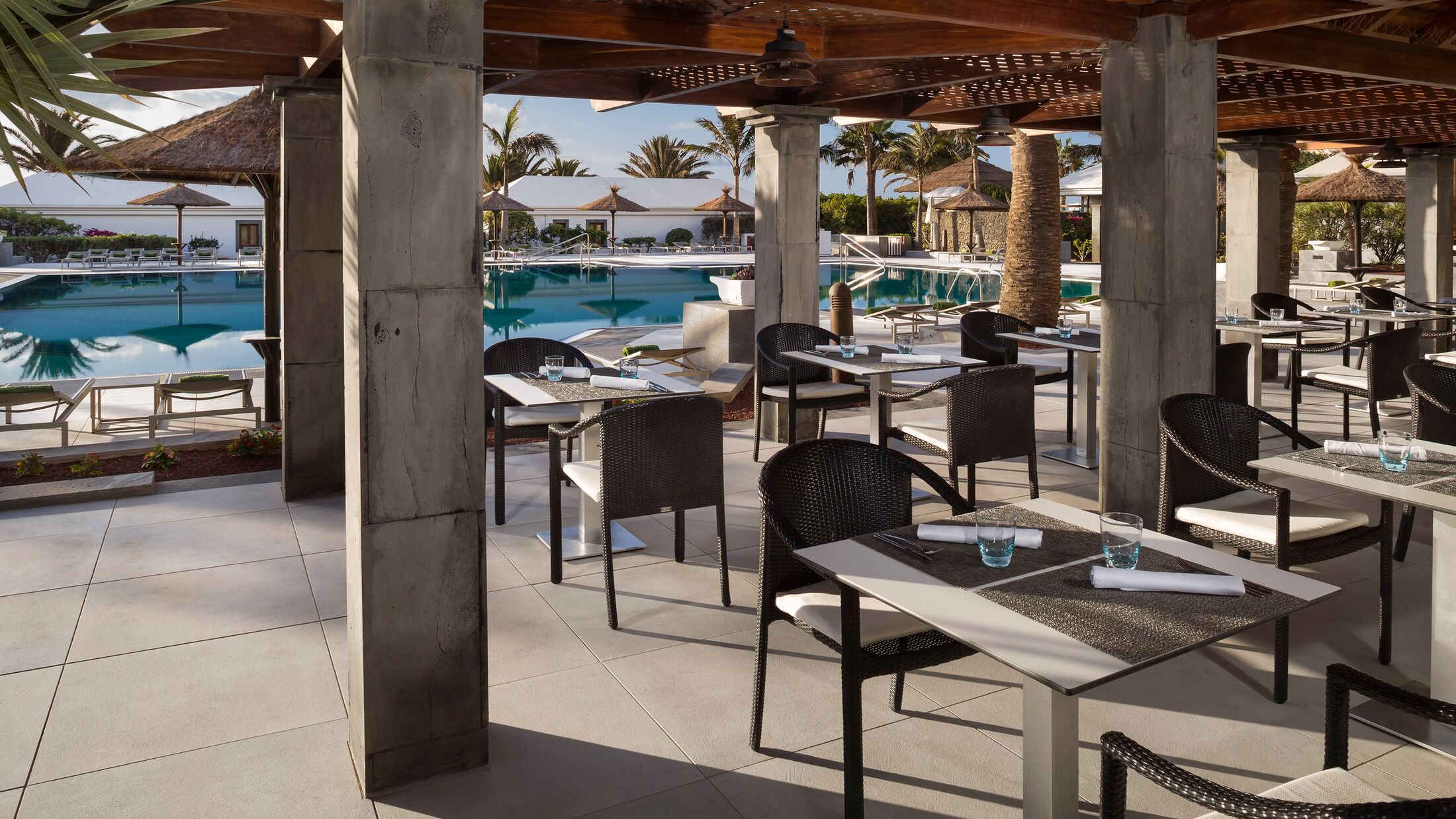 Paradisus-Salinas-2022-The-Reserve-Pool-Bar-001-100457-Hybris