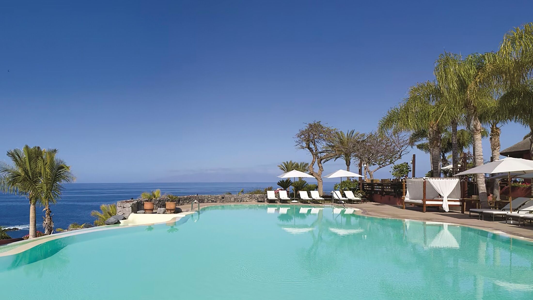 Ritz-Carlton-Abama-2023-El-Mirador-Infinity-Pool-001-115979-Hybris