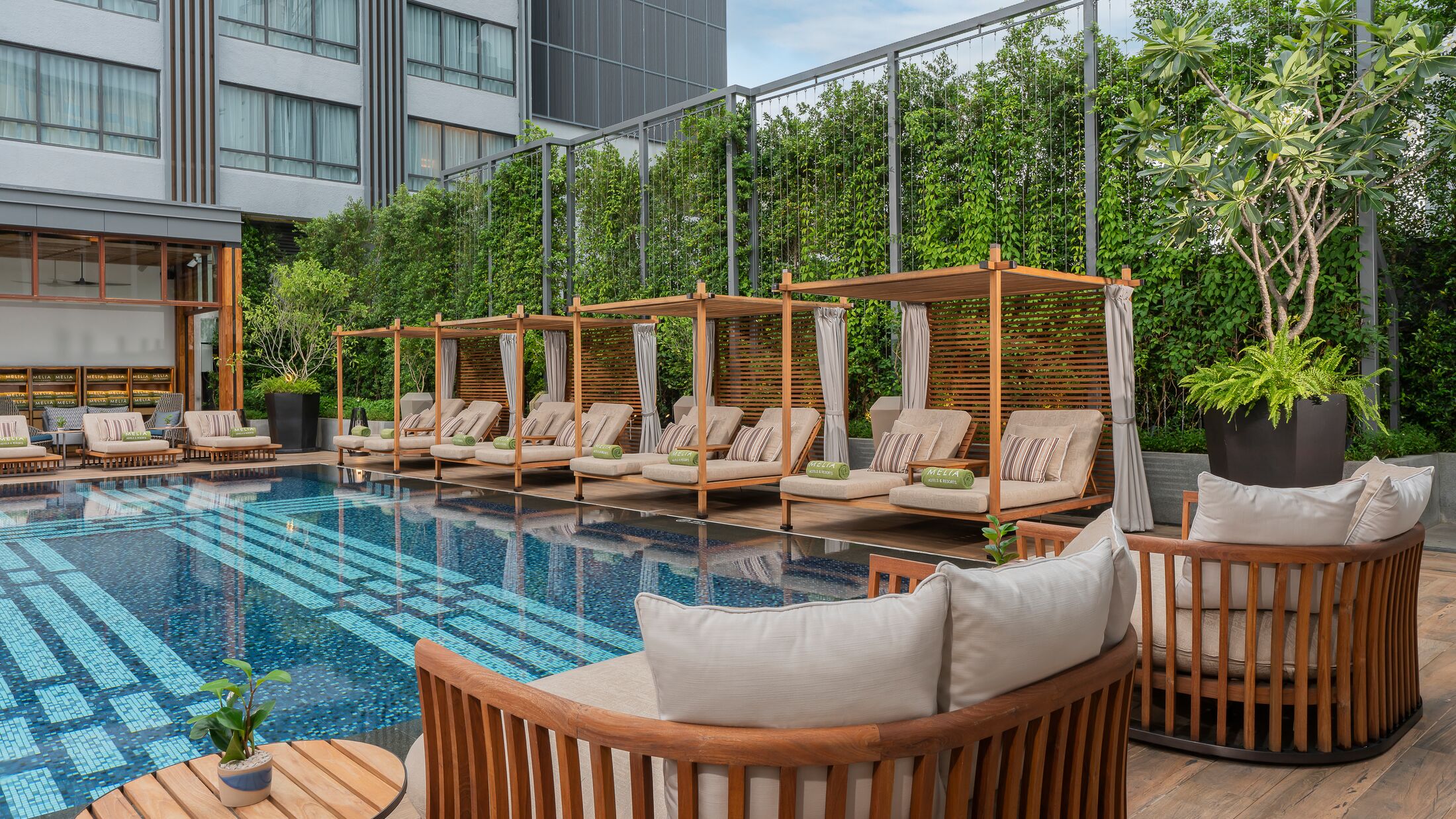 Melia-Chiang-Mai-2023-Swimming-Pool-002-121885-Hybris