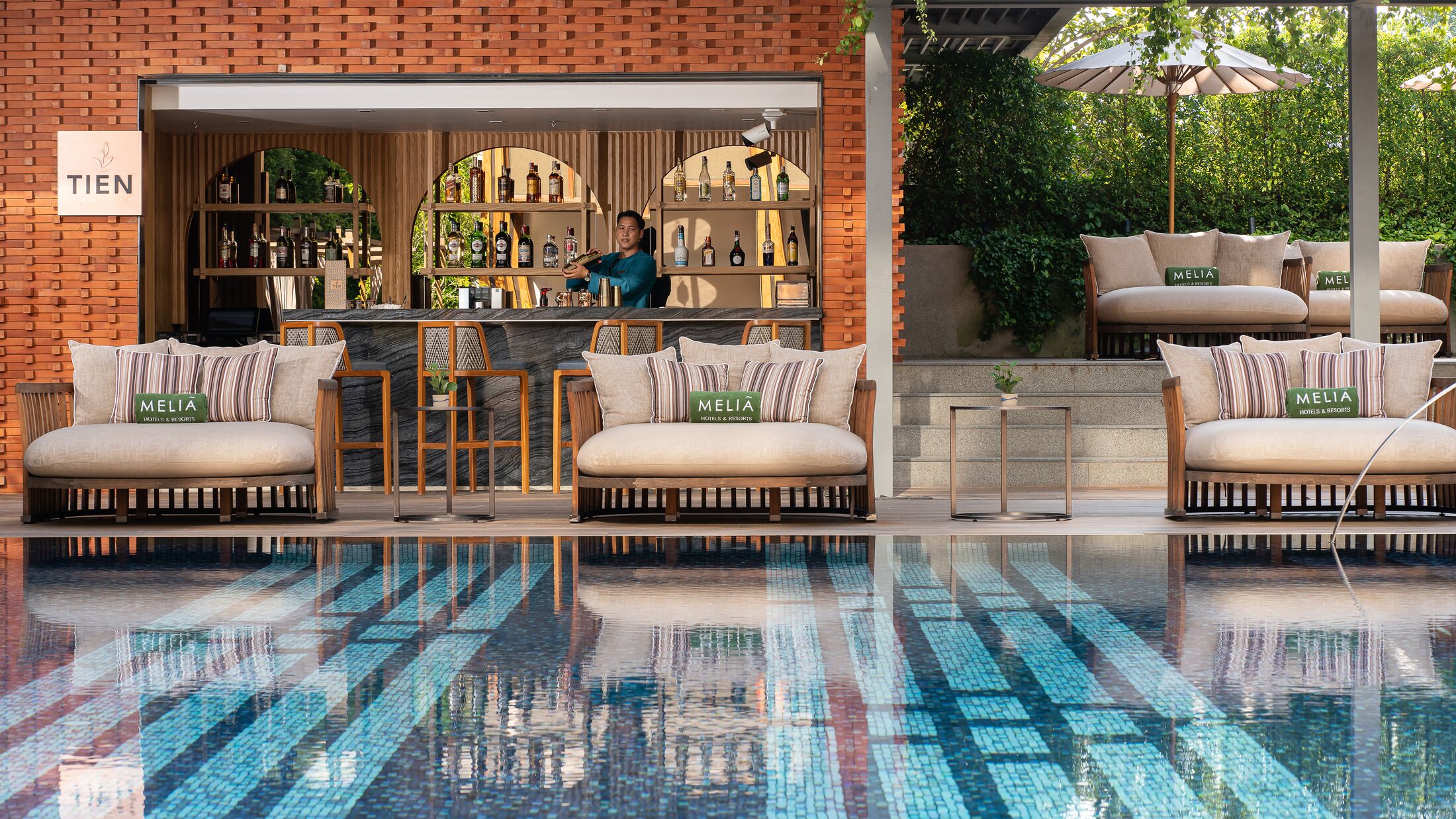 Melia-Chiang-Mai-2023-Tien-Pool-Bar-001-121885-Hybris