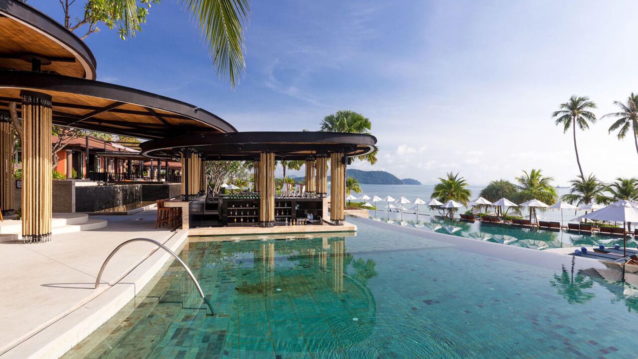 118639-Edge-Pool-Bar-005-Hybris