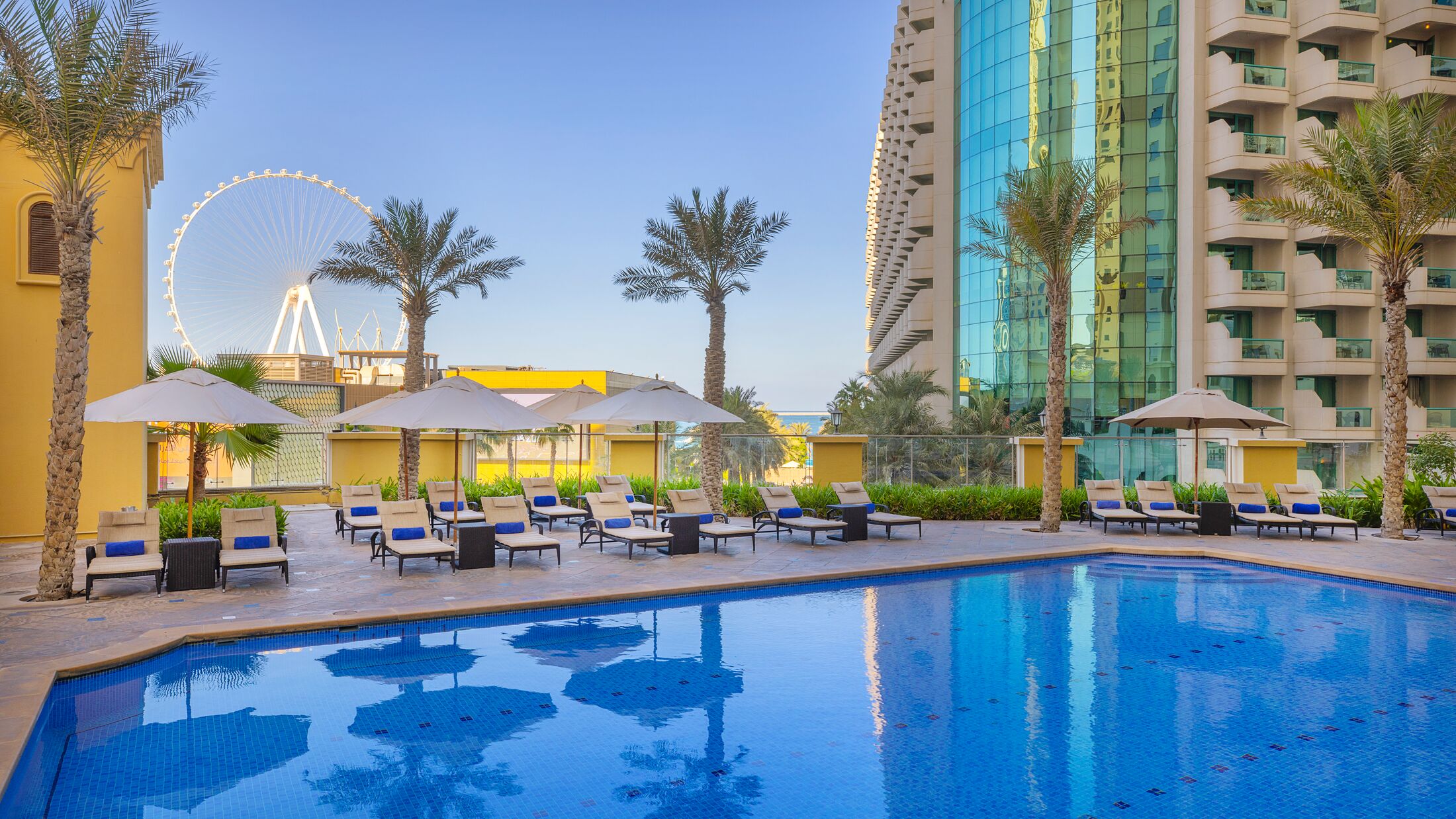Hilton-Dubai-2022-Swimming-Pool-003-110196-Hybris