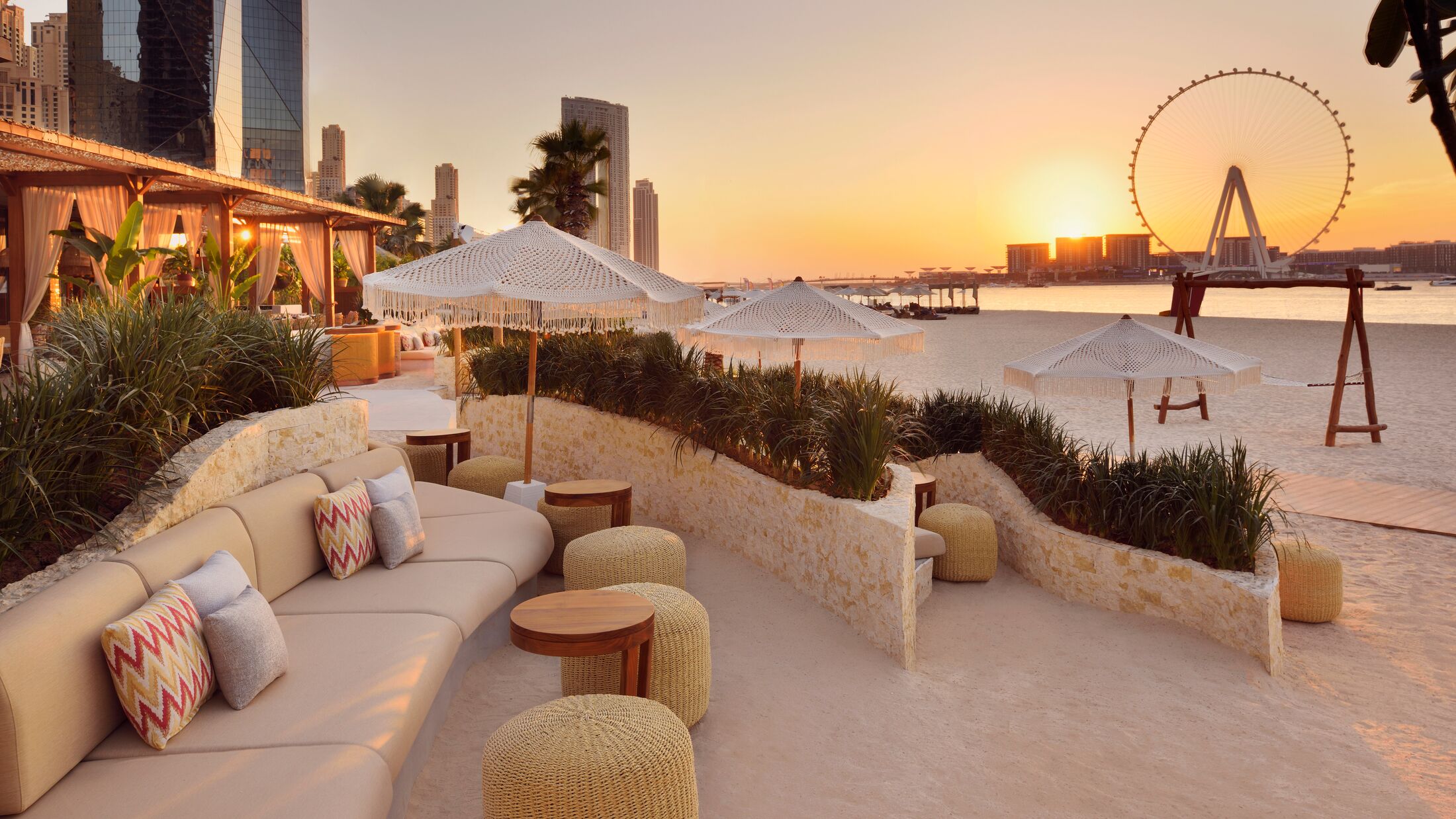 Ritz-Carlton-Dubai-2022-Tamoka-Beach-Sunset-001-107997-Hybris
